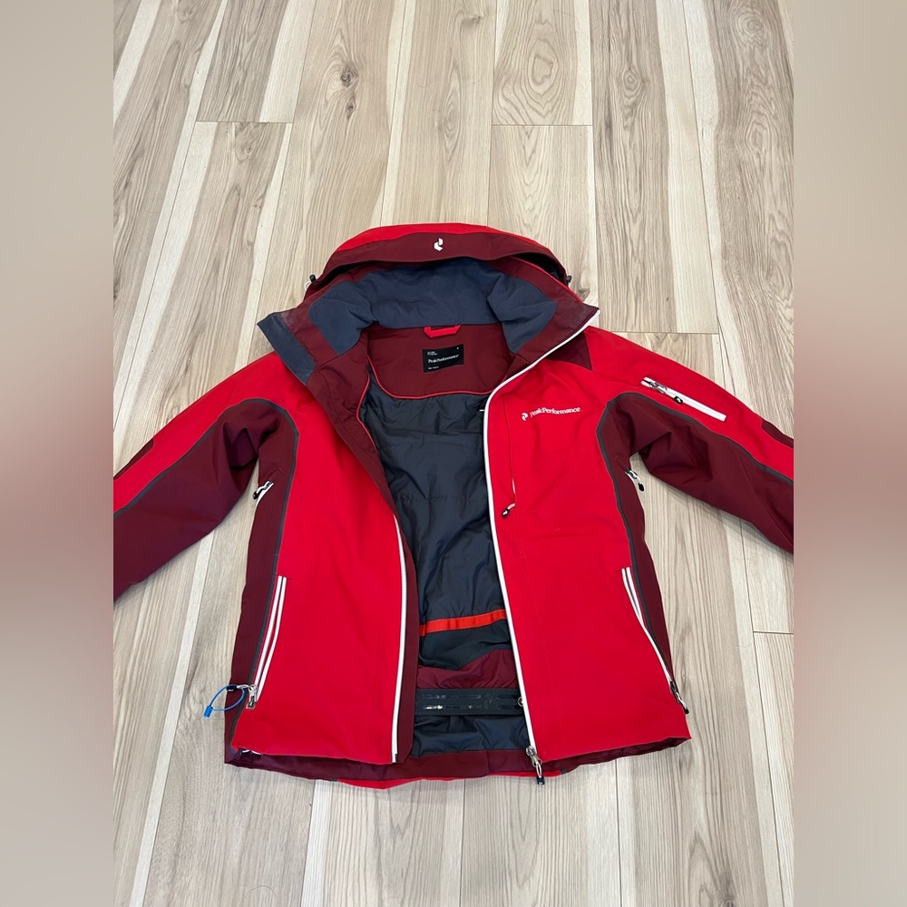 Peak performance ski/snowboard jacket